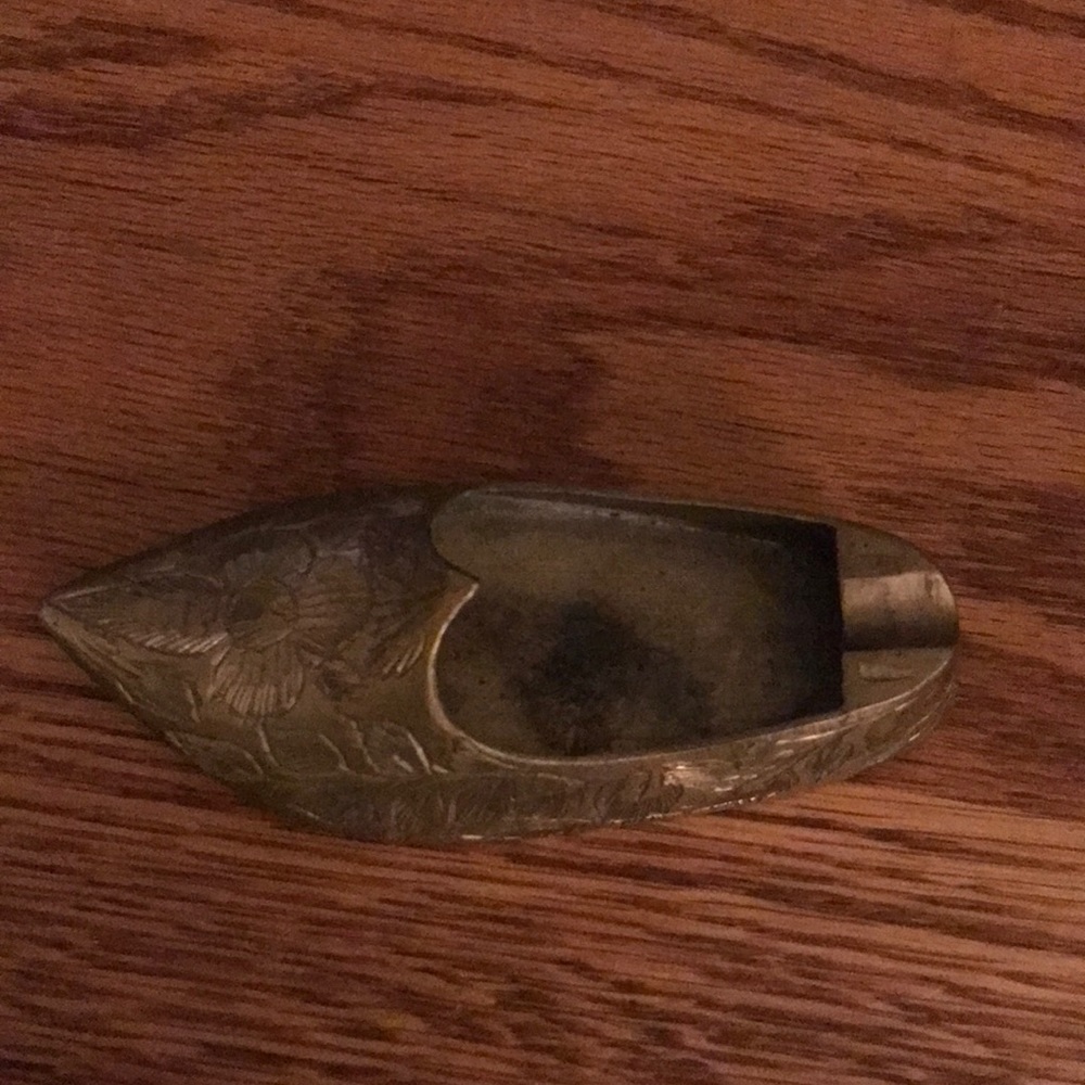 ♥️♥️Brass single cigarette ashtray♥️♥️
